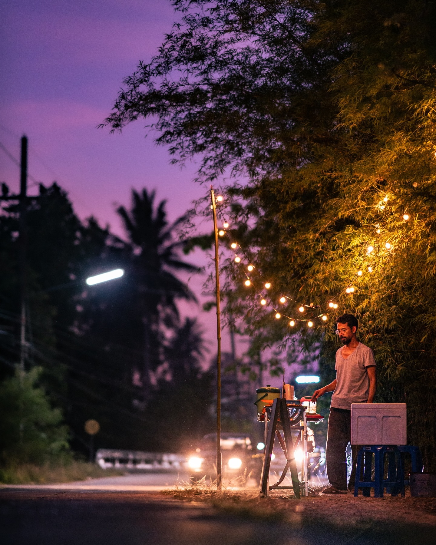 Strada e luci nella notte